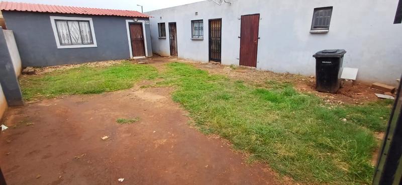 6 Bedroom Property for Sale in Rondebult Gauteng