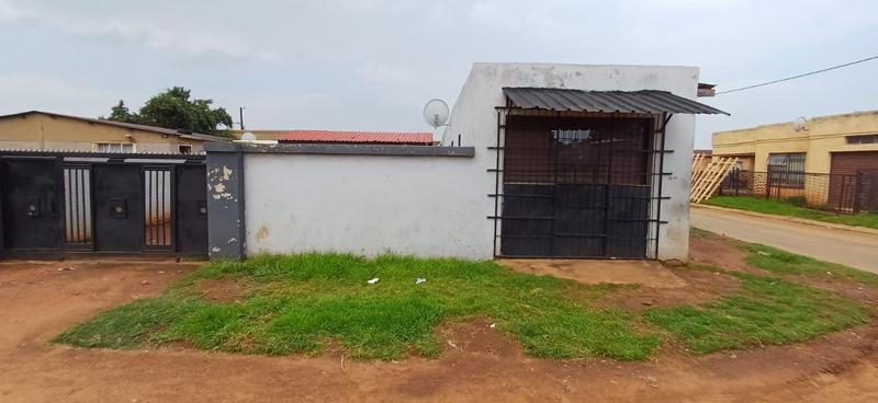 6 Bedroom Property for Sale in Rondebult Gauteng