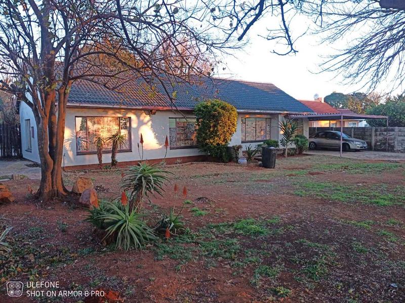 4 Bedroom Property for Sale in Rondebult Gauteng