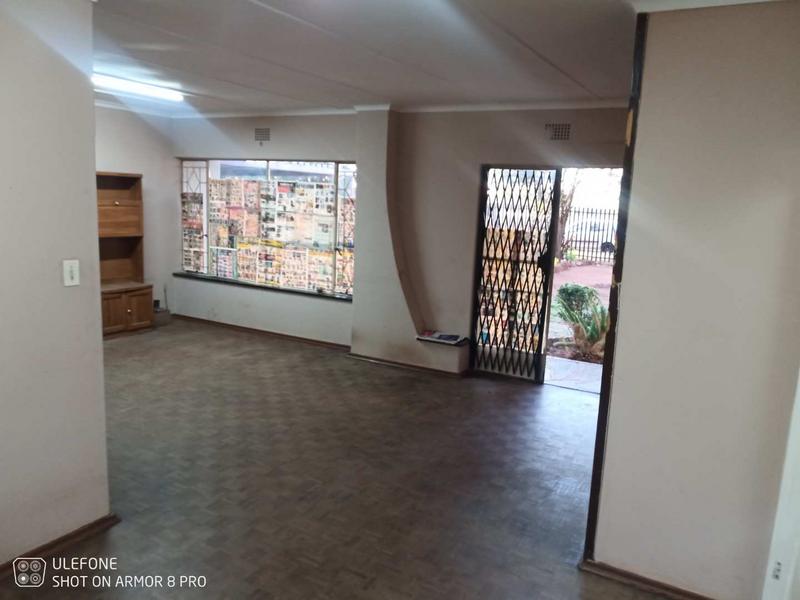 4 Bedroom Property for Sale in Rondebult Gauteng