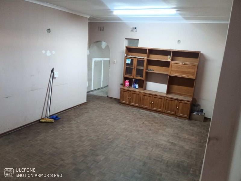 4 Bedroom Property for Sale in Rondebult Gauteng