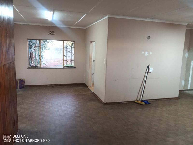 4 Bedroom Property for Sale in Rondebult Gauteng
