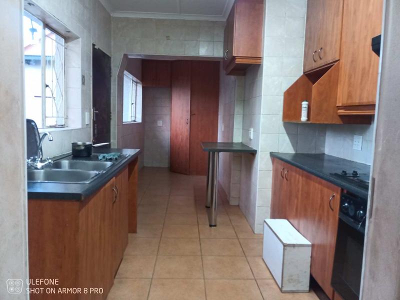 4 Bedroom Property for Sale in Rondebult Gauteng