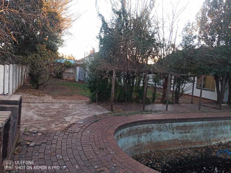 4 Bedroom Property for Sale in Rondebult Gauteng