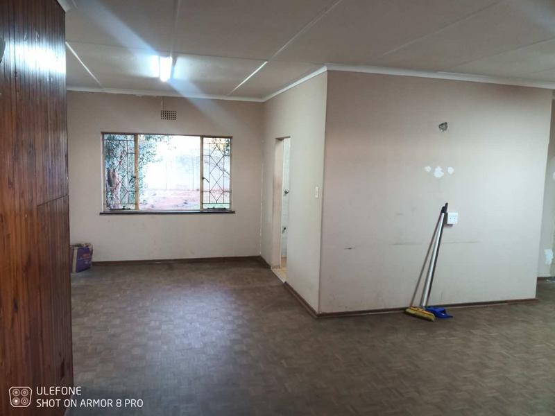 4 Bedroom Property for Sale in Rondebult Gauteng