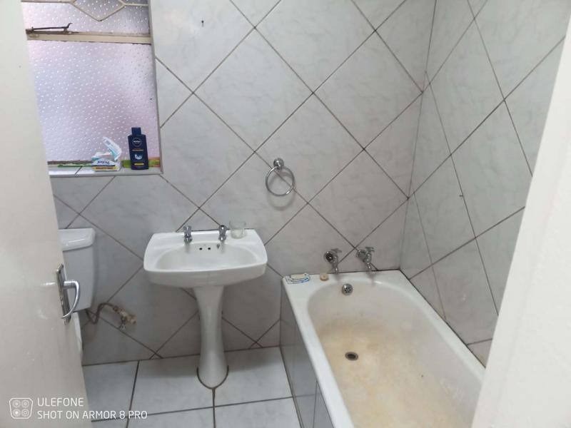 4 Bedroom Property for Sale in Rondebult Gauteng