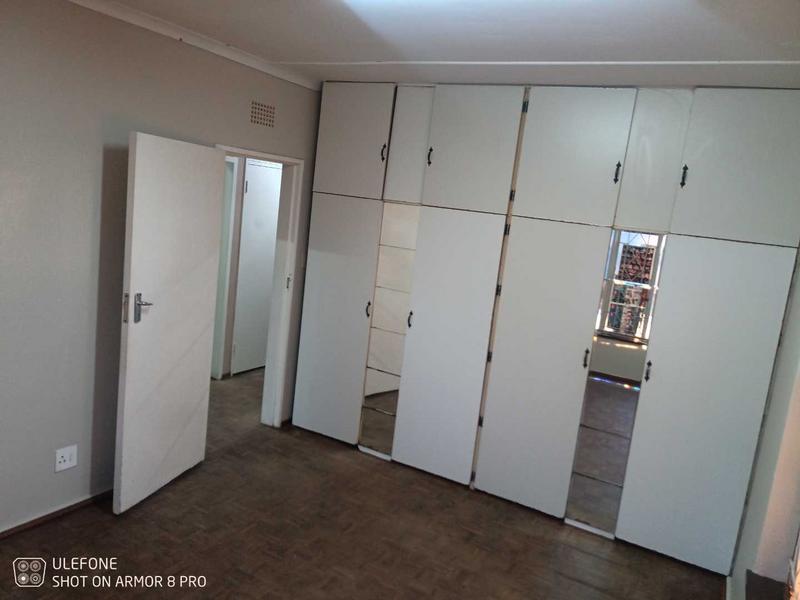 4 Bedroom Property for Sale in Rondebult Gauteng