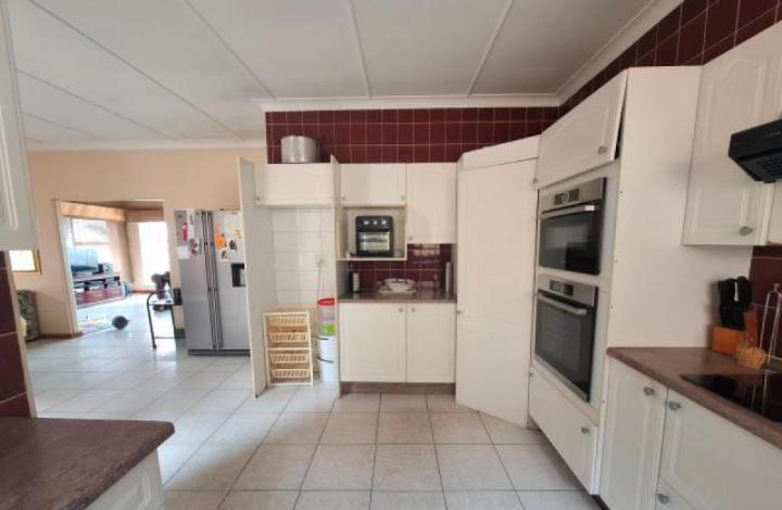 5 Bedroom Property for Sale in Sunnyrock Gauteng