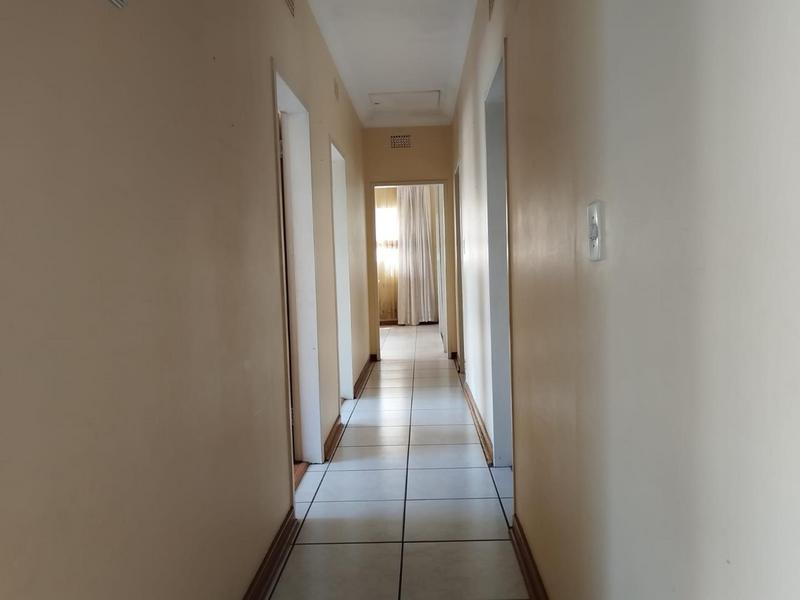 5 Bedroom Property for Sale in Sunnyrock Gauteng