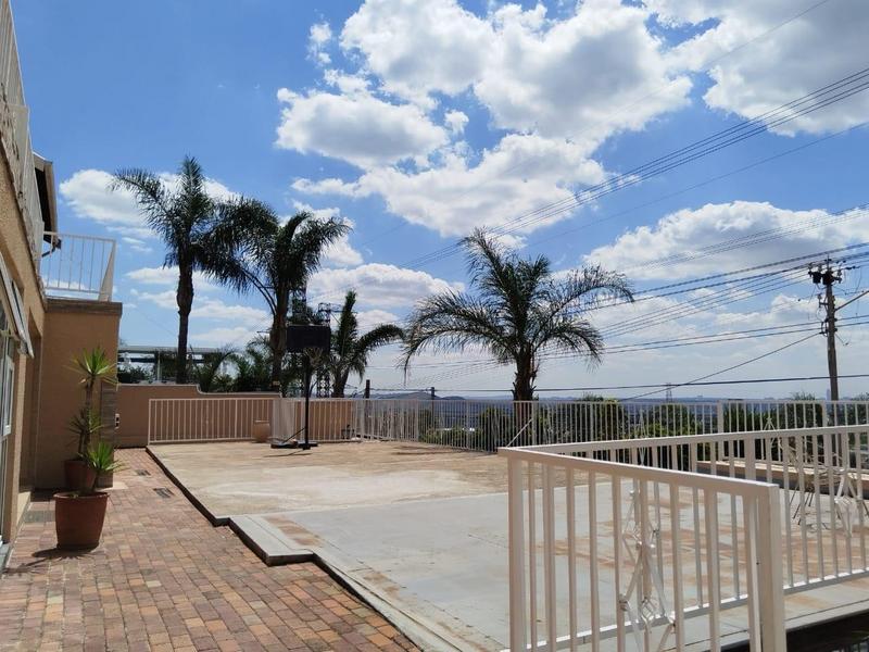 5 Bedroom Property for Sale in Sunnyrock Gauteng