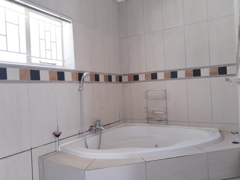 5 Bedroom Property for Sale in Sunnyrock Gauteng