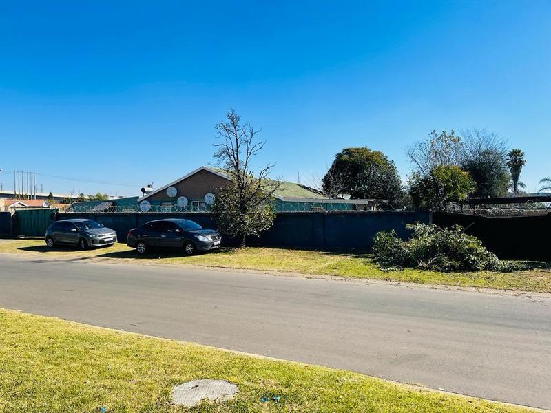15 Bedroom Property for Sale in Rhodesfield Gauteng