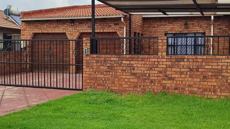 4 Bedroom Property for Sale in Vosloorus Gauteng