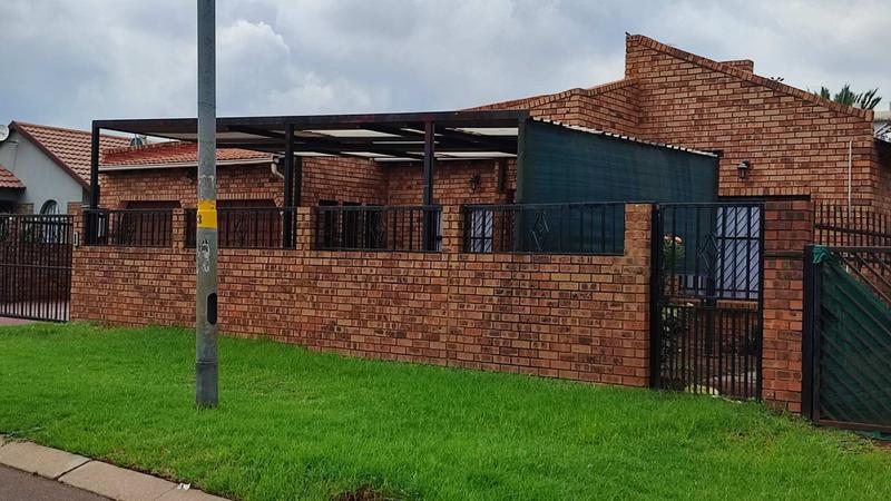 4 Bedroom Property for Sale in Vosloorus Gauteng