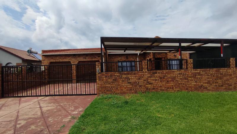 4 Bedroom Property for Sale in Vosloorus Gauteng