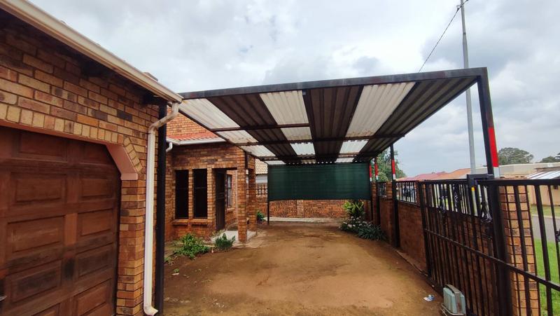 4 Bedroom Property for Sale in Vosloorus Gauteng