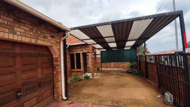 4 Bedroom Property for Sale in Vosloorus Gauteng