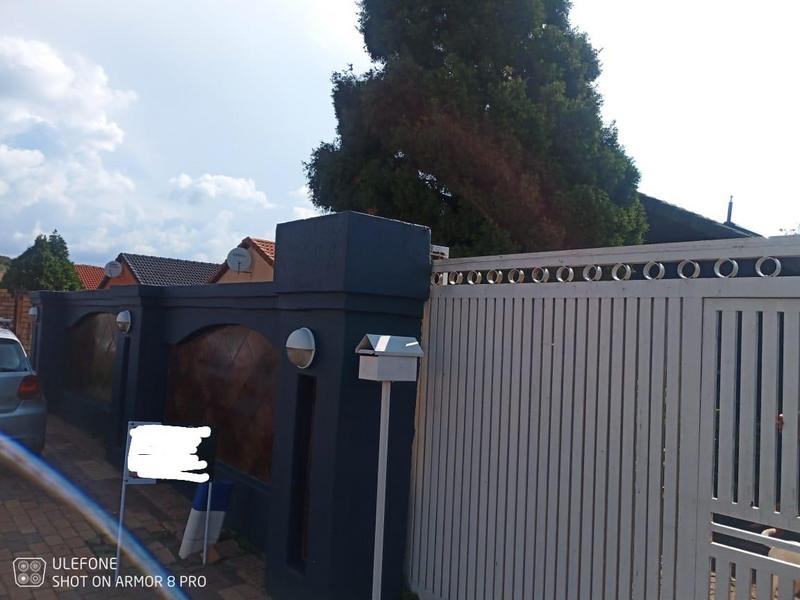 2 Bedroom Property for Sale in Meredale Ext 4 Gauteng