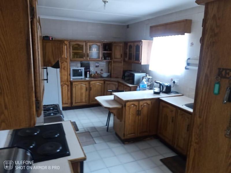 6 Bedroom Property for Sale in Lorentzville Gauteng