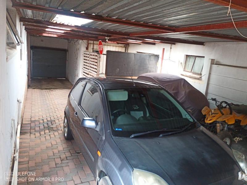 6 Bedroom Property for Sale in Lorentzville Gauteng