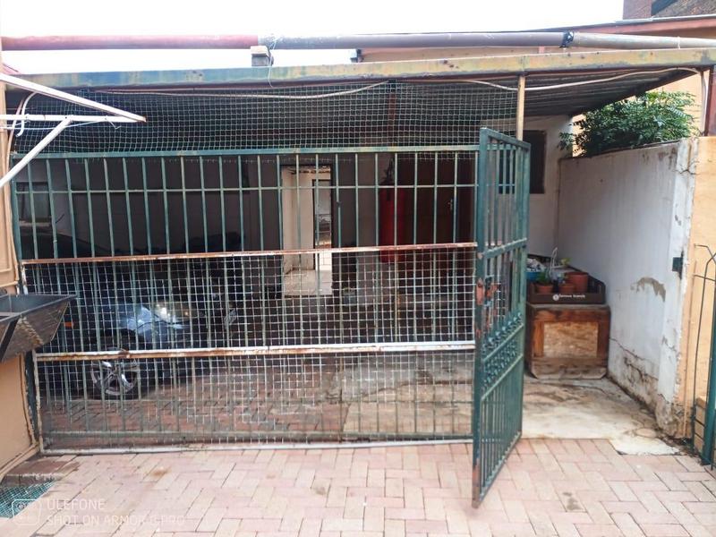 6 Bedroom Property for Sale in Lorentzville Gauteng