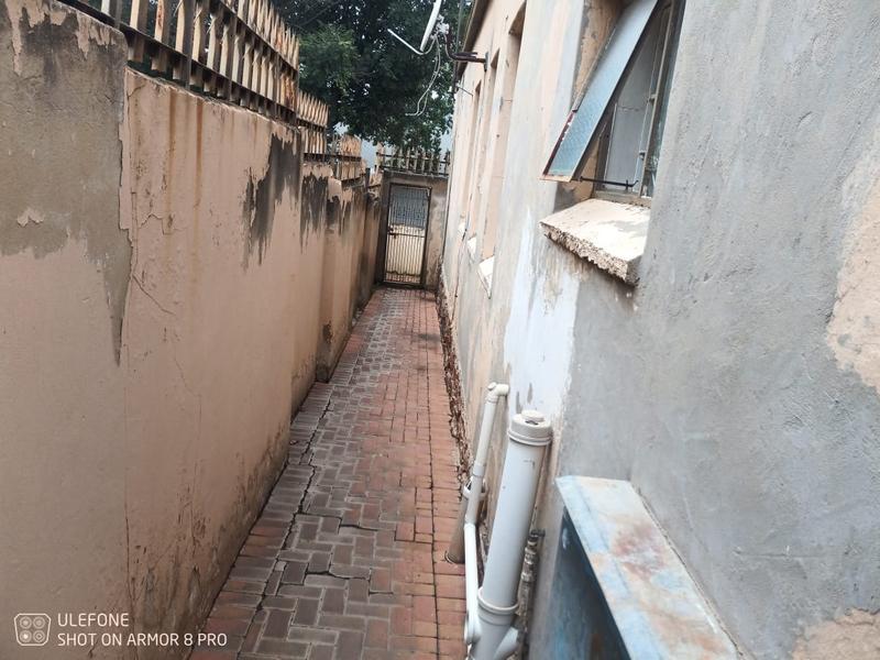 6 Bedroom Property for Sale in Lorentzville Gauteng