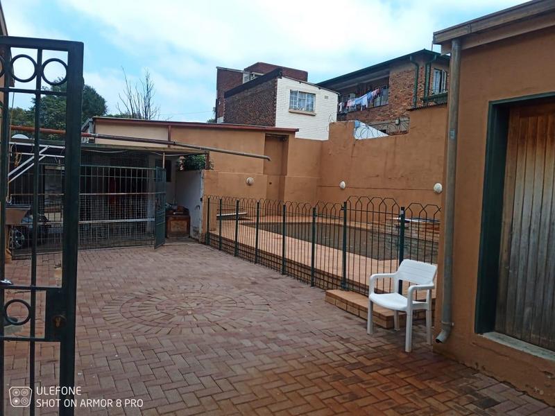 6 Bedroom Property for Sale in Lorentzville Gauteng