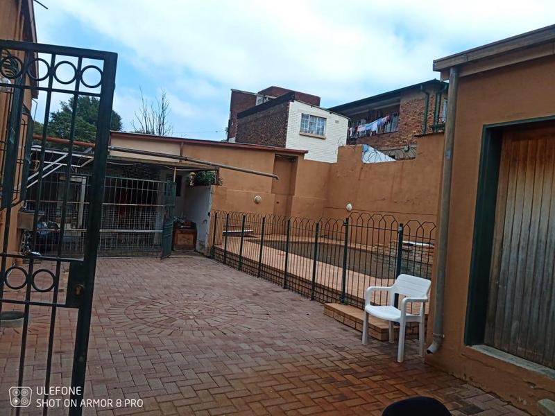6 Bedroom Property for Sale in Lorentzville Gauteng