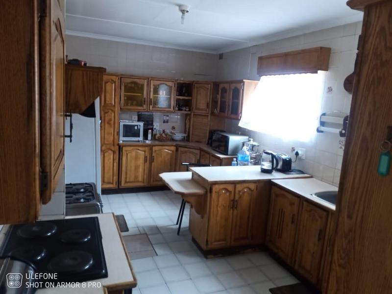 6 Bedroom Property for Sale in Lorentzville Gauteng