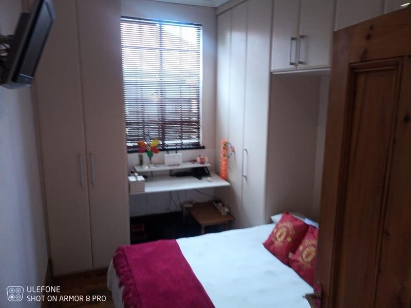 6 Bedroom Property for Sale in Lorentzville Gauteng