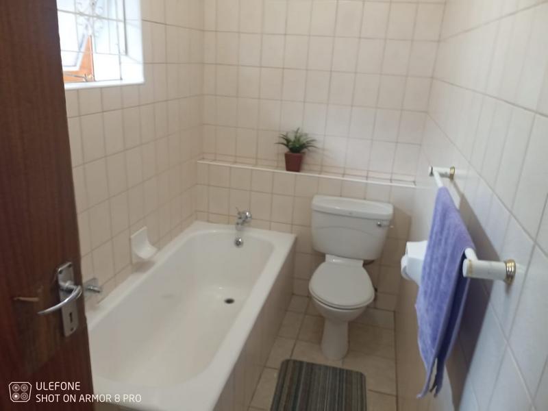 6 Bedroom Property for Sale in Lorentzville Gauteng