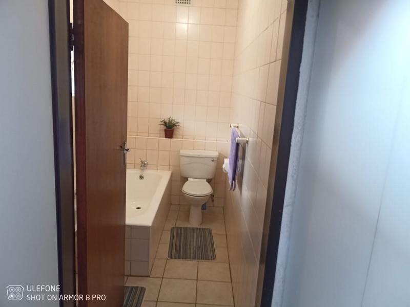 6 Bedroom Property for Sale in Lorentzville Gauteng