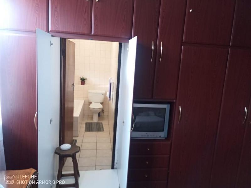 6 Bedroom Property for Sale in Lorentzville Gauteng