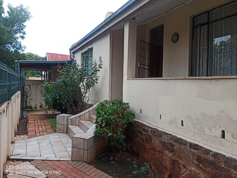 6 Bedroom Property for Sale in Lorentzville Gauteng