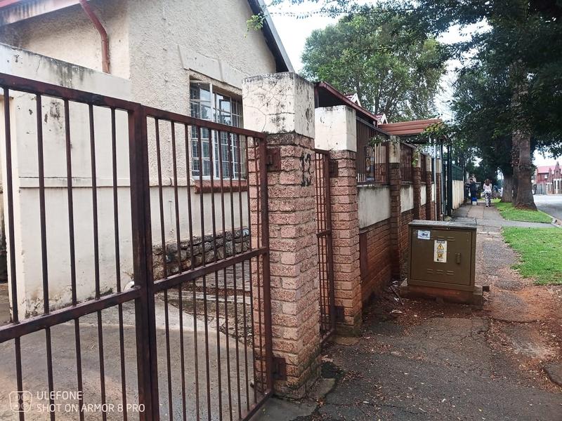 6 Bedroom Property for Sale in Lorentzville Gauteng