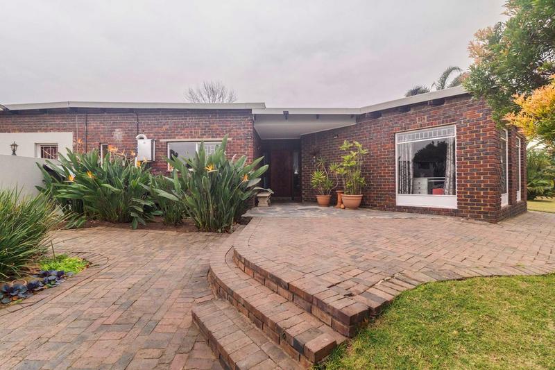 4 Bedroom Property for Sale in Zonnehoewe A H Gauteng