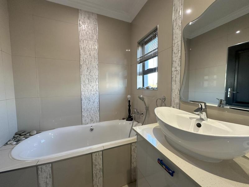 To Let 5 Bedroom Property for Rent in Midstream Ridge Gauteng