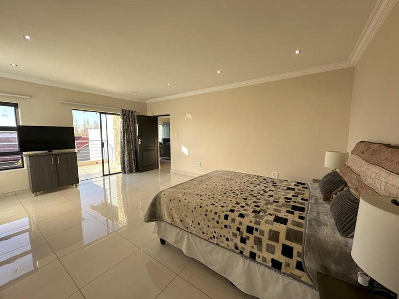 To Let 5 Bedroom Property for Rent in Midstream Ridge Gauteng