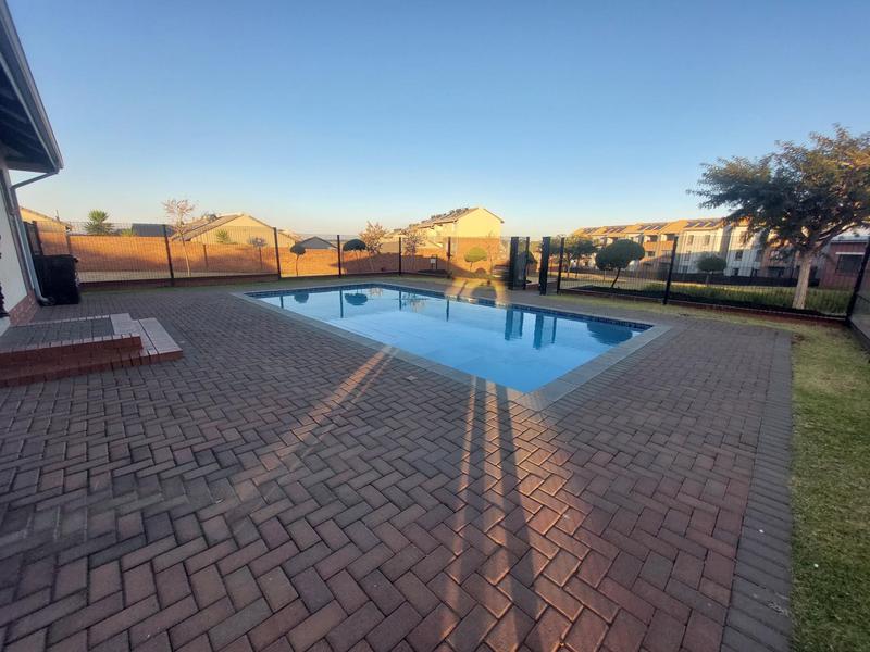 3 Bedroom Property for Sale in Noordwyk Gauteng