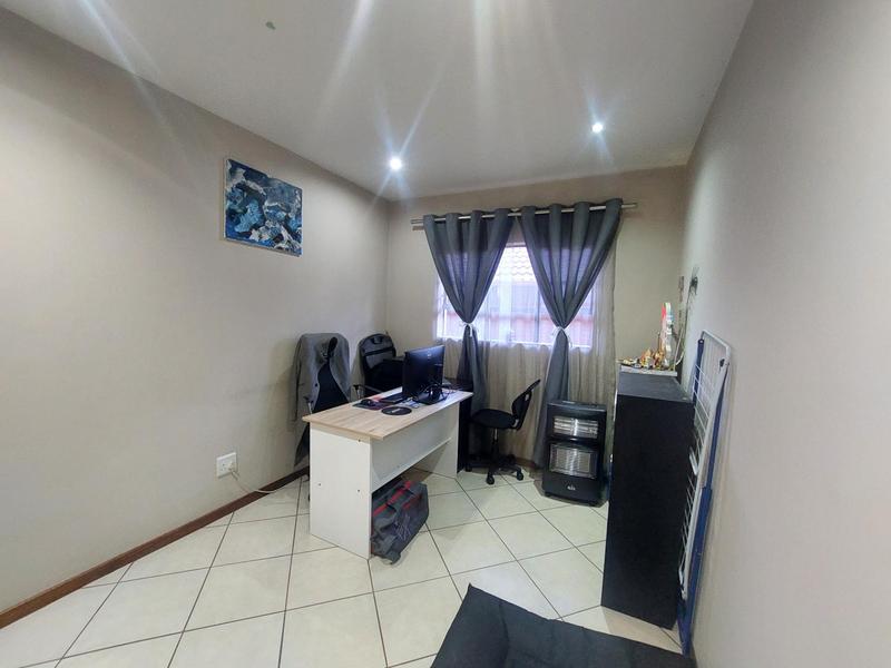 3 Bedroom Property for Sale in Noordwyk Gauteng