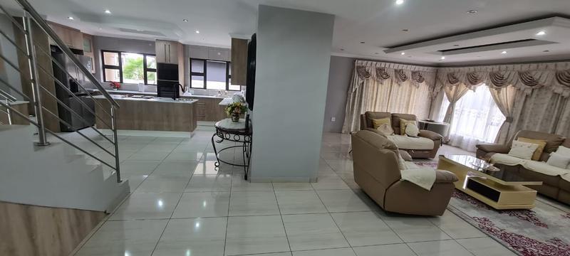 5 Bedroom Property for Sale in The Orchards Gauteng
