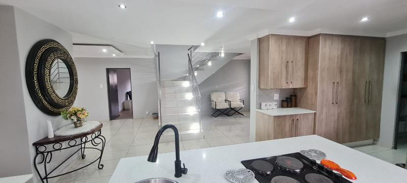 5 Bedroom Property for Sale in The Orchards Gauteng