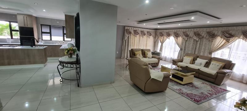 5 Bedroom Property for Sale in The Orchards Gauteng