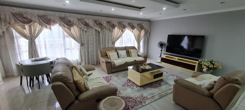 5 Bedroom Property for Sale in The Orchards Gauteng