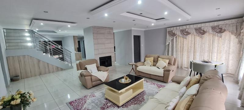 5 Bedroom Property for Sale in The Orchards Gauteng