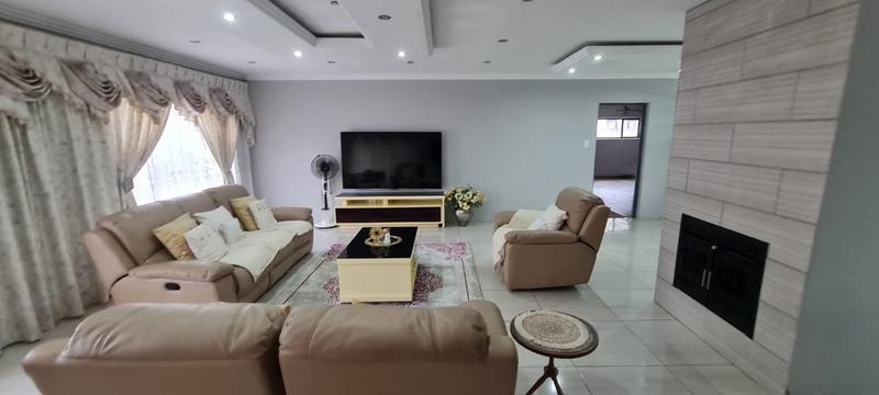 5 Bedroom Property for Sale in The Orchards Gauteng
