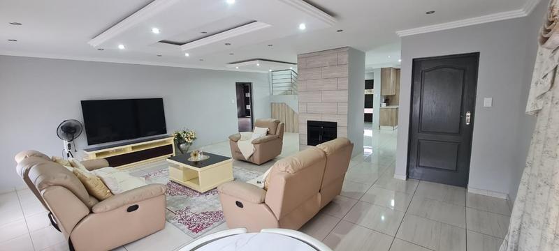5 Bedroom Property for Sale in The Orchards Gauteng
