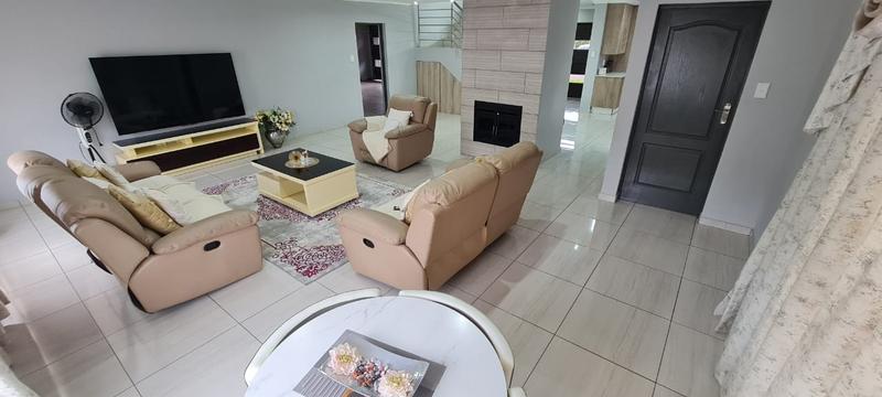 5 Bedroom Property for Sale in The Orchards Gauteng