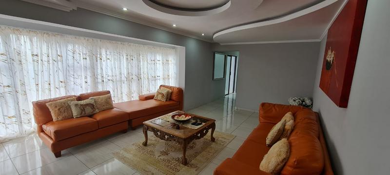 5 Bedroom Property for Sale in The Orchards Gauteng