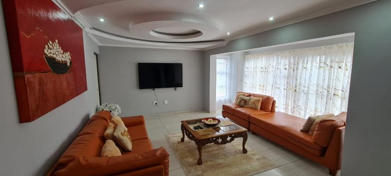 5 Bedroom Property for Sale in The Orchards Gauteng